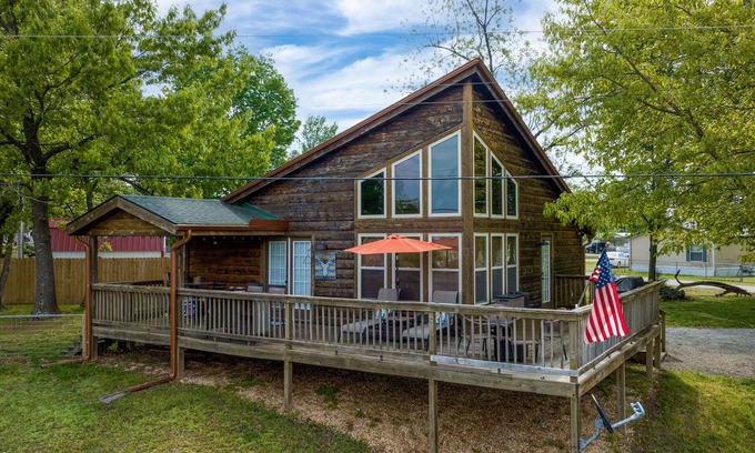 Grove Cabin | The Cowskin Cabin - Lakeview, great for fishermen, families and friends!