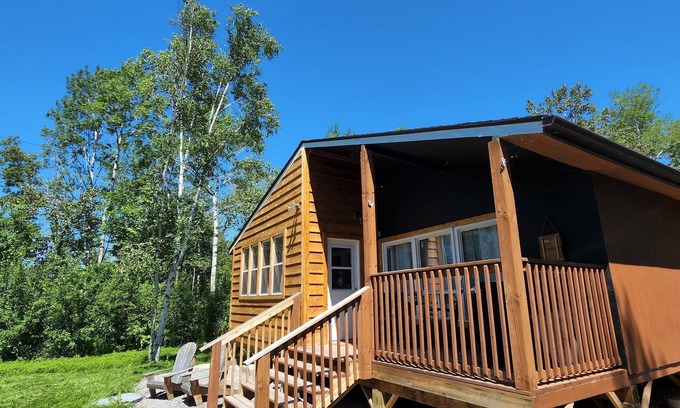 Beaconia Cabin | The cozy cabin… 12 minutes to Grand Beach!