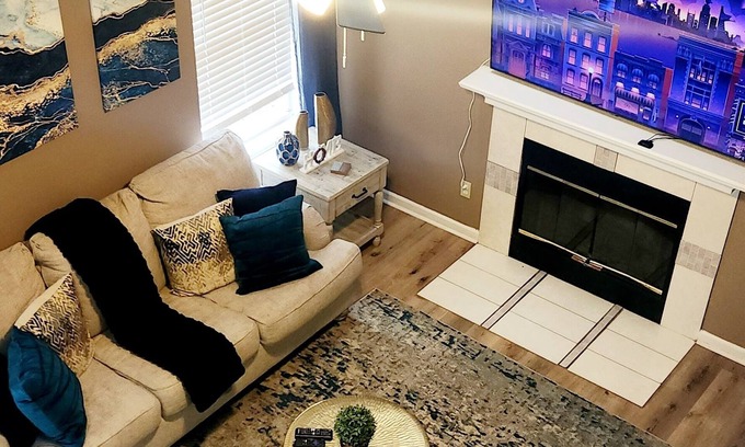 Belle Mina House | The Cozy Chalet, a pet friendly home away from home!