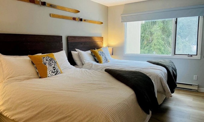 East Kootenay Apartment | The Cozy Cork | Toby Chair | Sauna | Resort Access