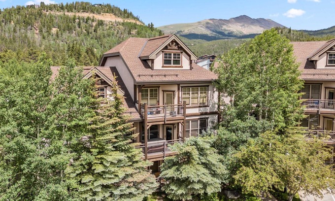 Warrior's Mark Condo | The Cozy Corral - Private Hot Tub, Walk to Town