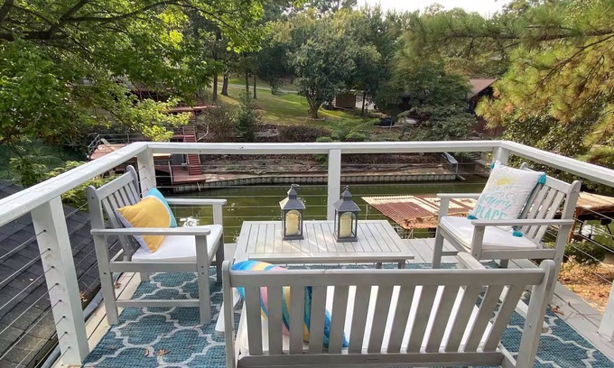 Tool House | The Cozy Cove at Cedar Creek Lake: Kayaks, Dock, Kids & Dog Friendly!