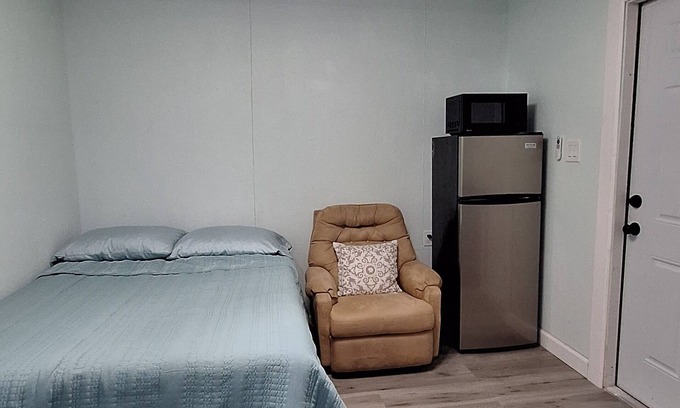 Duncanville Apartment | The Cozy Hut with AC and WiFi in fabulous Duncanville