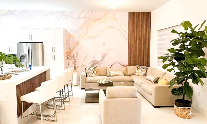 Homestead House | THE COZY PALM HOUSE for rent 4-bedroom, Homestead, Florida