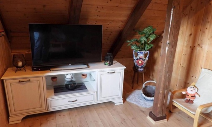 Kupjak House | The cozy vacation home offers a hot tub and peace.