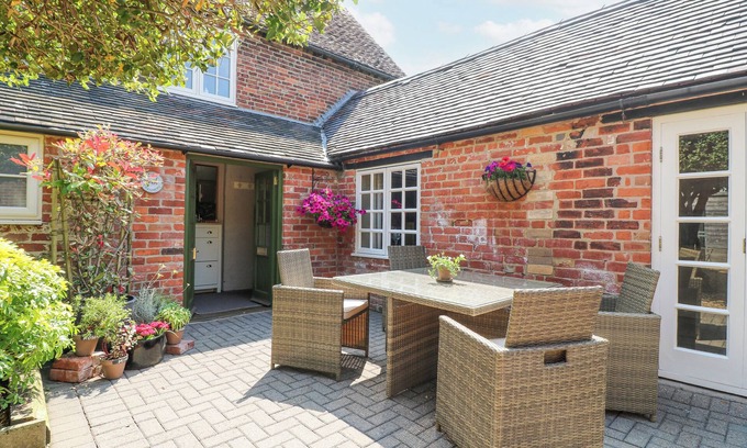 Wychnor Cottage | THE CREAMERY, family friendly, luxury holiday cottage in Alrewas