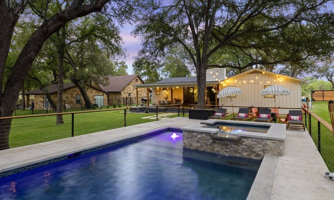 Horseshoe Bay House | The Creek Villa | Heated Pool & Spa | Boat Slip