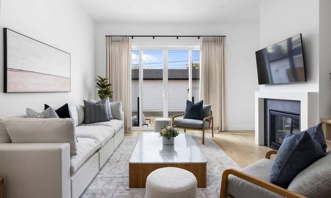 Crescent Heights House | The Crescendo: Luxury Family Home 3 Minutes to DT