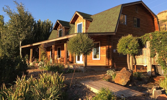 Buhl Cabin | The "Croas" Nest on The River w/Geothermal Hot Tub near Hagerman Idaho