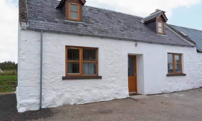 Marybank Cottage | THE CROFT HOUSE, family friendly, with open fire in Muir Of Ord