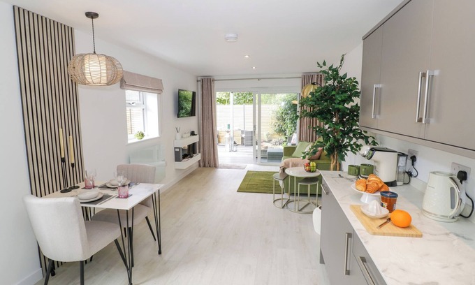 Oxhill Cottage | THE CROFT, romantic, with a garden in Shipston-On-Stour