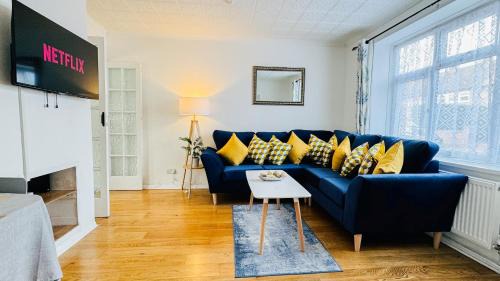 Borehamwood Apartment | "The Cromwell" I Contractor's Haven Borehamwood I 3 - 6 Beds I Free Parking, Netflix & Sky Sports