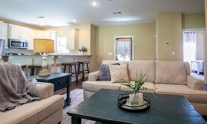 Oxford House | The Cross Creek, Cozy 3BR by Velvet Ditch Villas