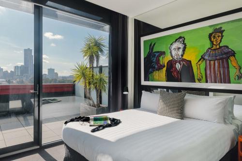 Prahran Hotel | The Cullen Melbourne - Art Series