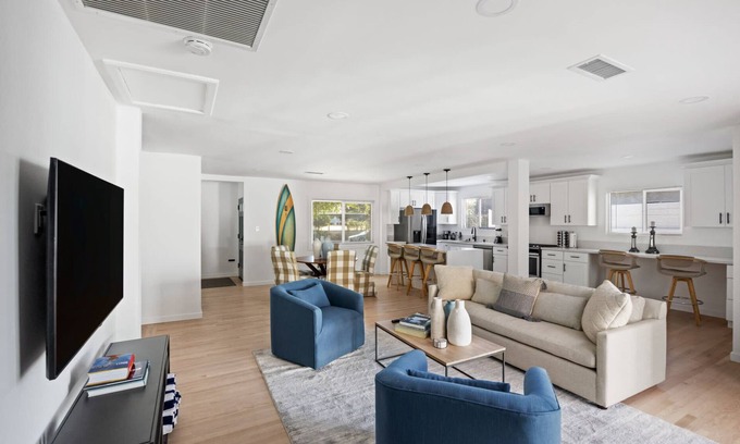 Del Rey House | The Culver | 6 bedrooms & spa! by Colby & Conrad