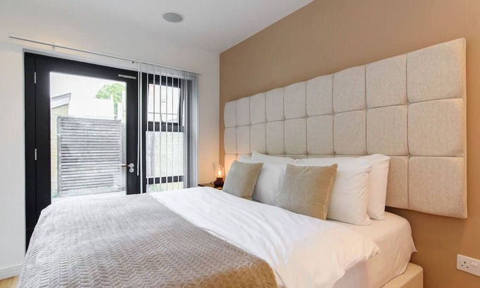 Roath Apartment | The Deck - 1 Bed Apartment w/Private Terrace