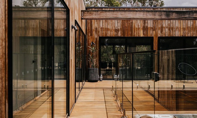 Hepburn House | The Deck ~ Hepburn Springs/Daylesford ~ Spa, Sauna, Home Cinema!