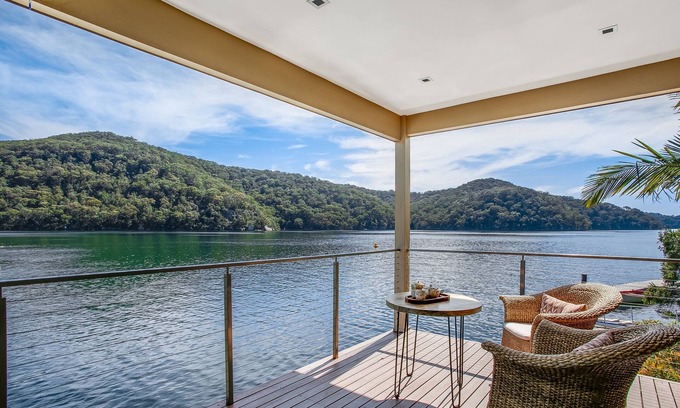 Cottage Point House | The Deckhouse, Cottage Point. Waterfront Adults Retreat.