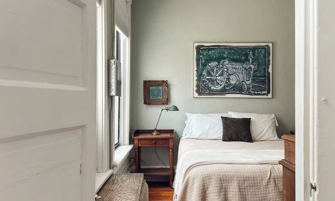 Champaign Apartment | The Den on Walnut Street in Downtown Champaign