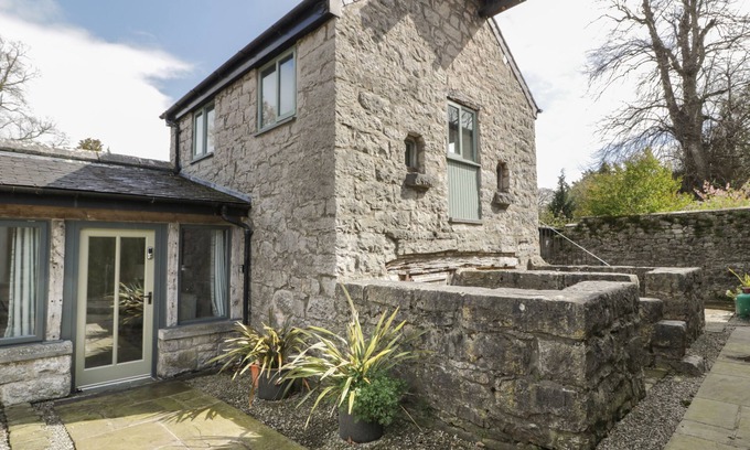 Llanrhaedr Cottage | THE DOVECOTE, pet friendly, character holiday cottage in Llanrhaeadr
