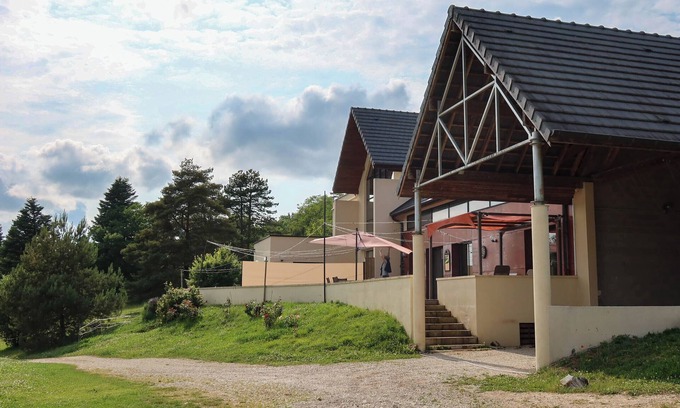 Lantenay Villa | The Dovecote terrace