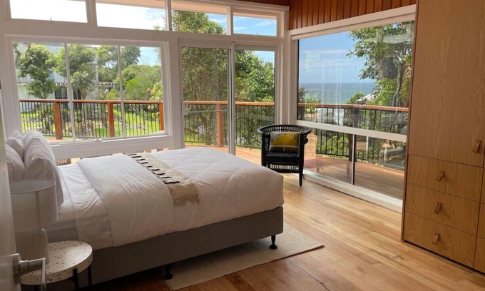 Lake Tyers Beach House | The Dunes *Beachfront* Lake Tyers Beach