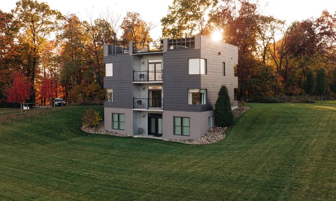 Millersburg Apartment | The Dwelling Apt 1 | Rooftop Terrace w/Kitchen + Fire Pit!