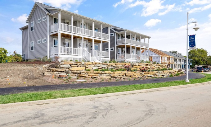 Ottawa Condo | The Eagle`s Watch | 1 Bed, 1 Bath