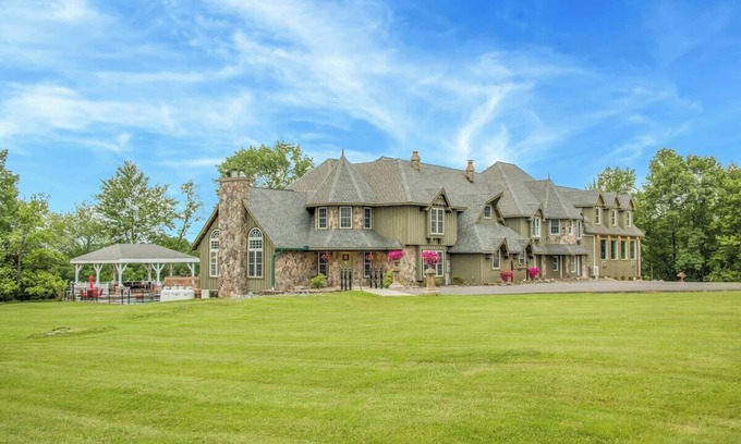 Beach Lake House | The East Coast's #1 Mansion sleeps between 26-36 people