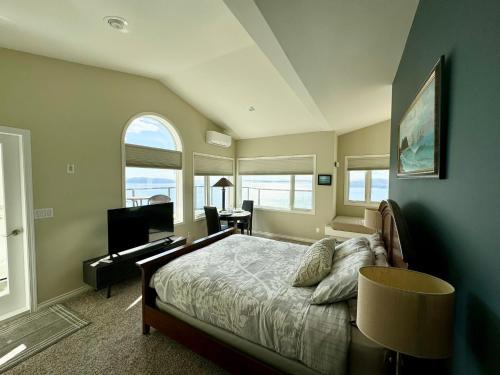 Pender Island Bed & Breakfast | The East Room - Sahhali On The Bluffs