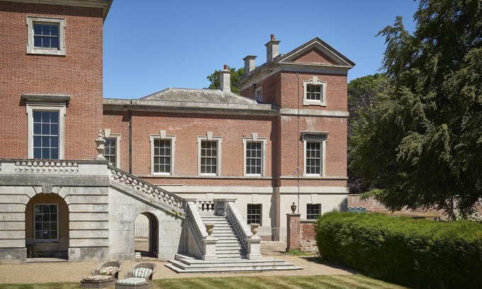 Aldborough Cottage | The East Wing - a stunning wing in a Georgian house in Norfolk sleeping 14 guests