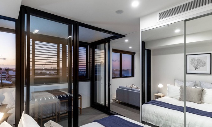 Newcastle Apartment | The Echo - studio apartment overlooking Newcastle CBD
