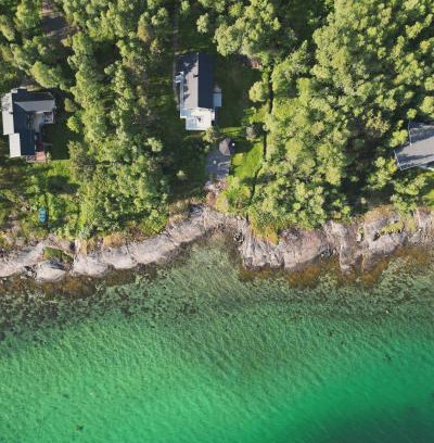 Grovfjord House | The Emerald Coast Cabin