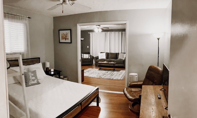 Sarasota Apartment | The Empty Nest is Sweet Private Suite, 15 minutes to everything.