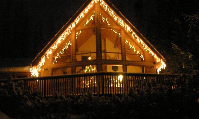 East Kootenay Bed & Breakfast | The End Of The Road B&B - Cranbrook, British Columbia - Breakfast included - Queen Room with Garden View (Unit 1)