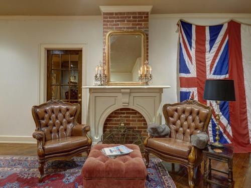 Waxahachie Bed & Breakfast | The English Merchant's Inn
