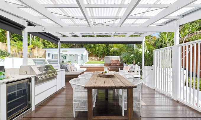 Sydney House | The Entertainer