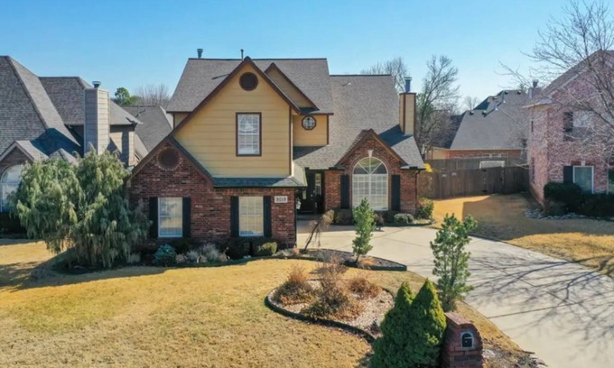 South Tulsa House | The Erie Home: Warm and Spacious in South Tulsa