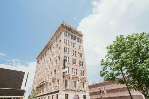 Gastonia Hotel | The Esquire Hotel Downtown Gastonia, an Ascend Collection Hotel