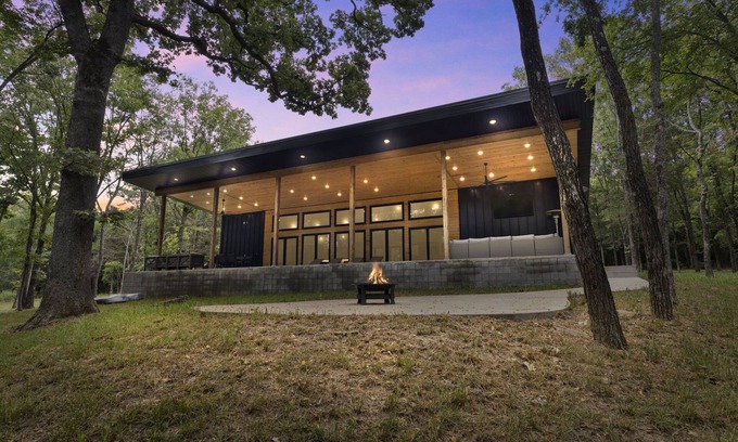 Elkins House | The Evergreen- A Private Luxury White River Cabin