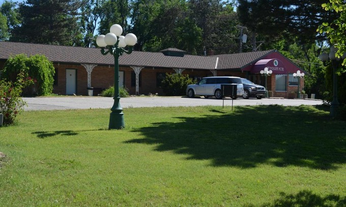 Pratt Hotel | The Evergreen Motel in Kansas