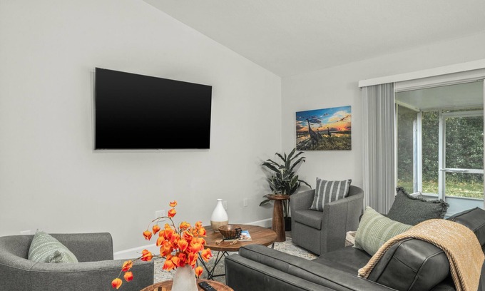 Sun 'N Lake Villa | The Executive Villa @ Sun N Lake less than 1 mile to Golf Course and Hospital