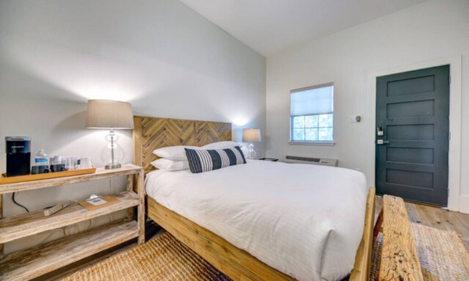 Warrenton Apartment | The Exquisite Room One