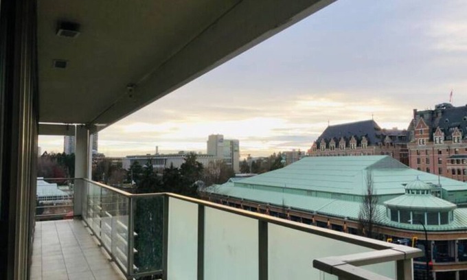 Downtown Victoria Condo | The Falls by Victoria Royal Vacations
