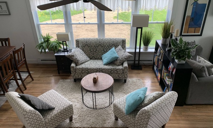 Hamilton Other | The Farmhouse - 2 ml from Colgate, king bed, family friendly, sleeps 10