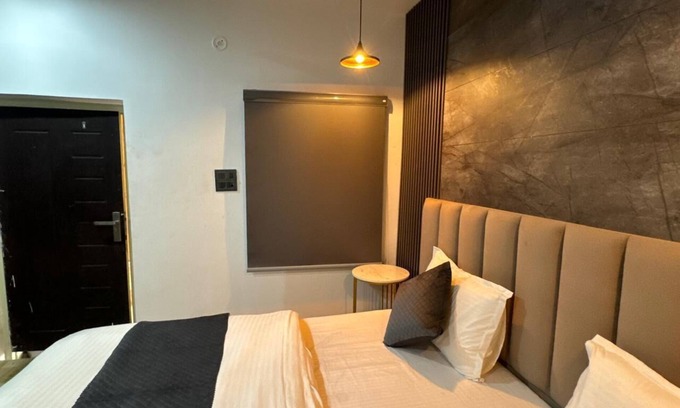 Amritpur Hotel | The FarmHouse Cafe & Lounge