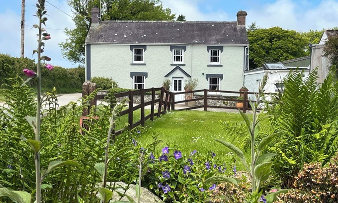 Cardigan Cottage | THE FARMHOUSE, family friendly in Newport, Pembrokeshire