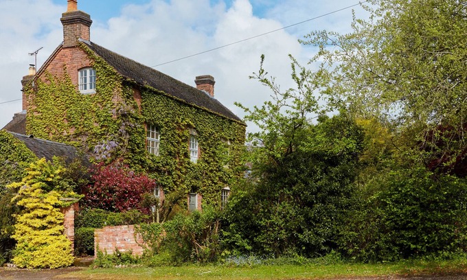 Dalbury Lees Cottage | The Farmhouse
