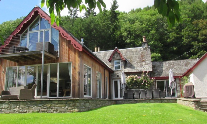 Kenmore Cottage | The Farmhouse - sleeps 12 guests in 6 bedrooms