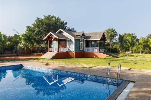Bhongir Villa | The Farmstays CHRPoolGlass RoomsACWi-FiLawn